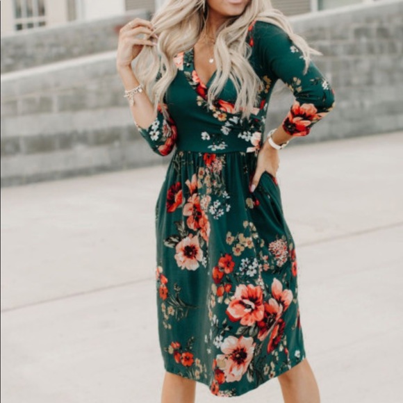 🖤Emerald Floral Midi Wrap Dress - Picture 3 of 6